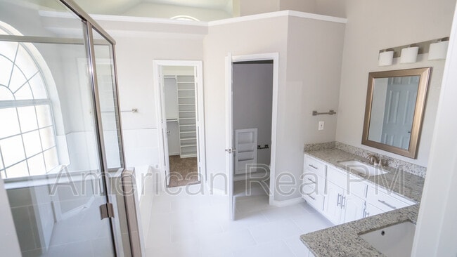 Building Photo - 728 Robin Meadow Dr