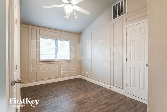 Building Photo - 804 Courson Dr
