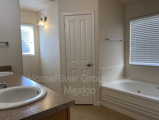 Building Photo - 2148 S Ensenada Cir SE