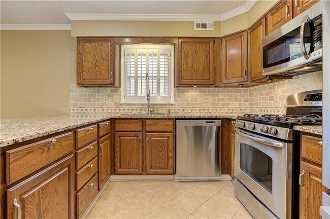 Building Photo - 60 Heartwood Dr NE