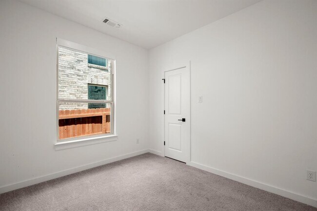 Building Photo - 8009 Copper Prairie Bend