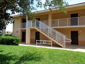 Building Photo - 191 SW Palm Dr