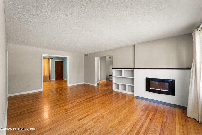 Building Photo - 2240 Jose Cir S