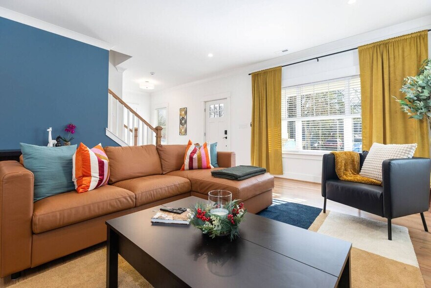 Building Photo - 806 Colorado Ave