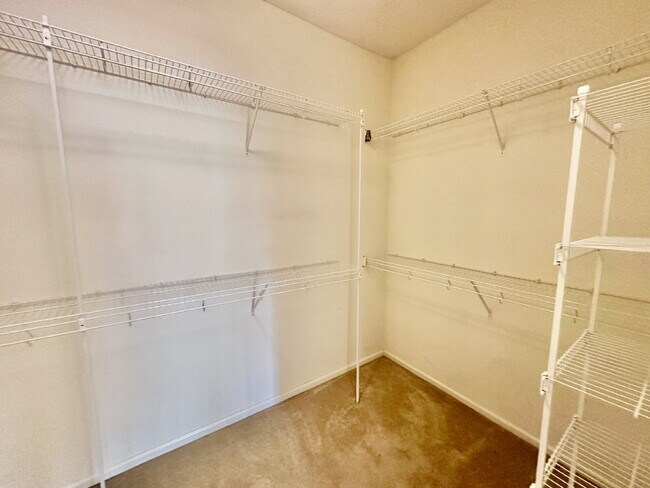 Building Photo - Outstanding Two Bedroom Home in Sun City!