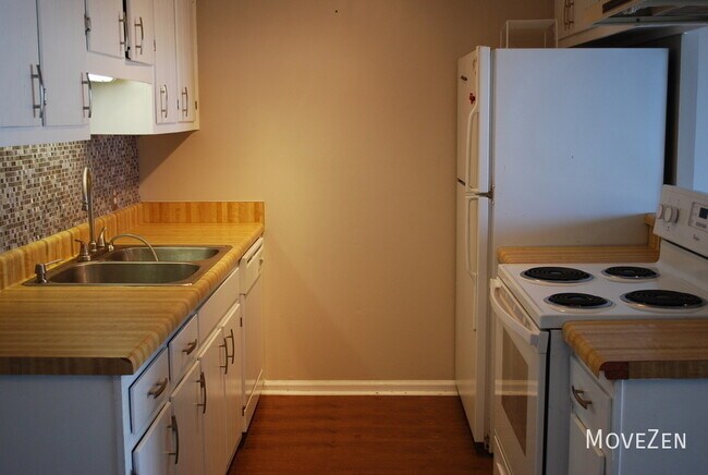 Building Photo - 1801 Canal Dr