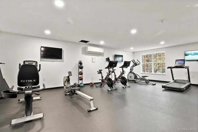 Building Photo - 10 Byron Pl