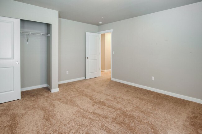 Building Photo - Newly Built 4bd 2.5ba in LSSD