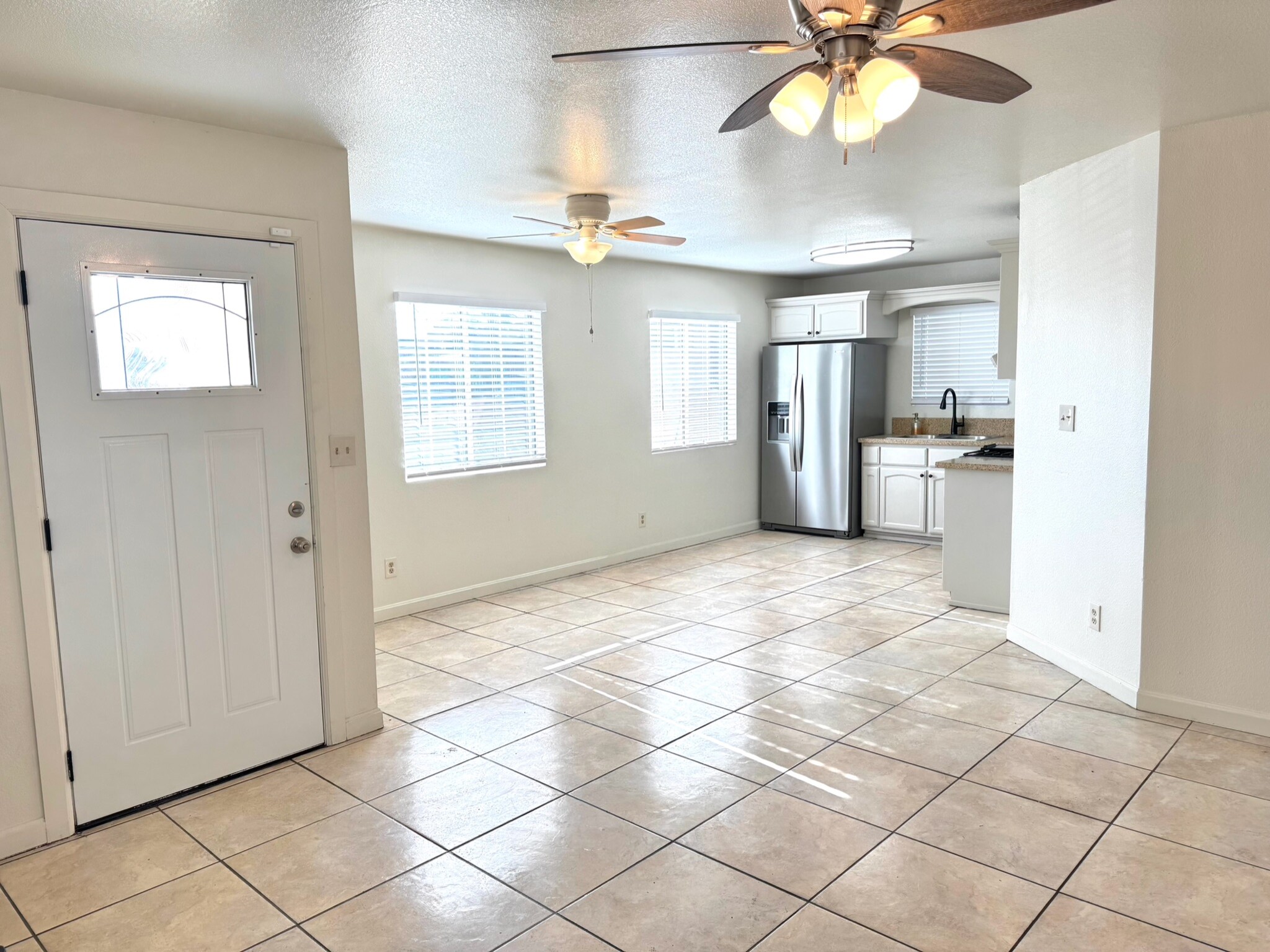 kitchen - 3081 Inez St