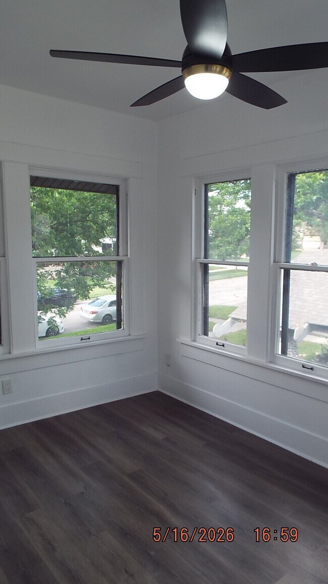 Building Photo - 940 W Mulberry Ave