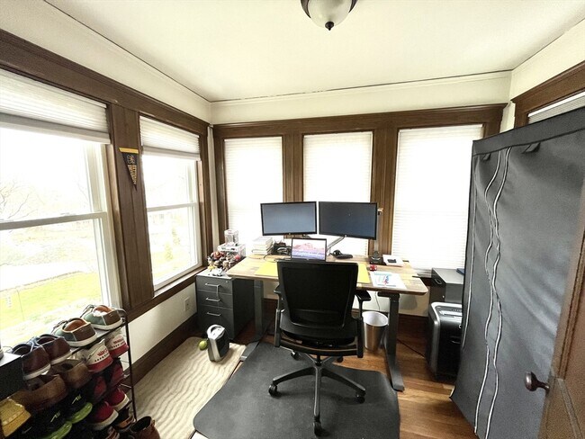 Building Photo - 16-18-18 Oak Hill Rd