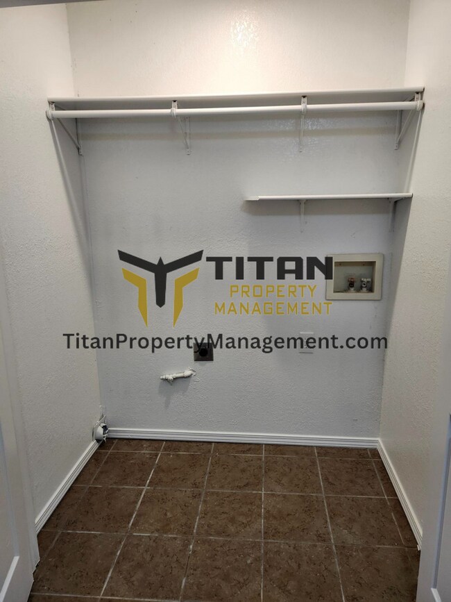 Building Photo - 2 bed/2 bath Apartment