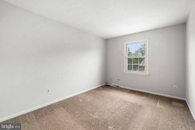 Building Photo - 132 E Green Valley Cir