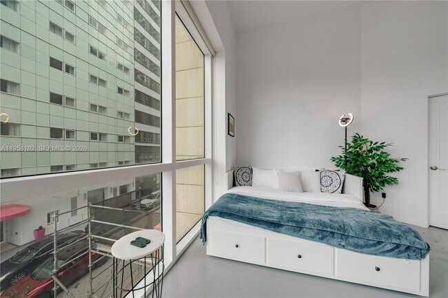 Building Photo - 253 NE 2nd St