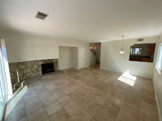 Building Photo - Beautiful Hidden Valley 3 Bedroom, 2.5 Bat...
