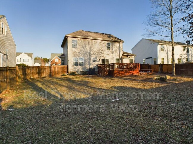 Building Photo - 6431 Kings Crest Ct