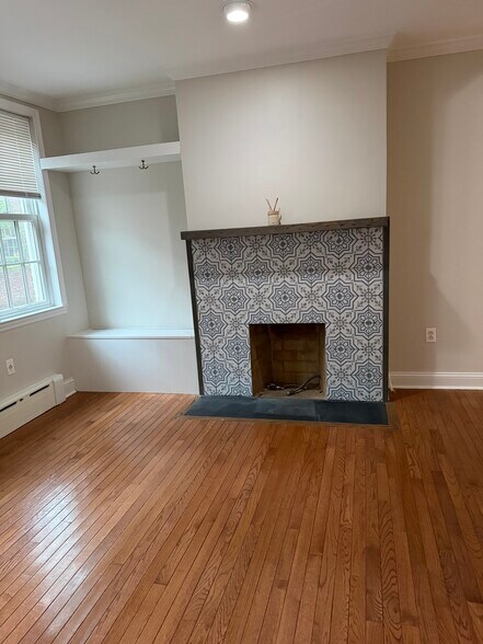 Building Photo - 417 S Croskey St