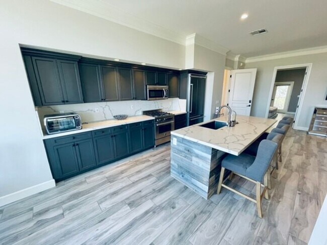 Building Photo - WONDERFULLY UPGRADED “GOLF VILLA” IN: GUAR...