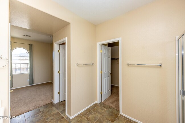 Building Photo - 2023 W Shackleton Dr