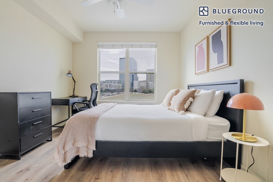 Building Photo - 3001 Esperanza Crossing