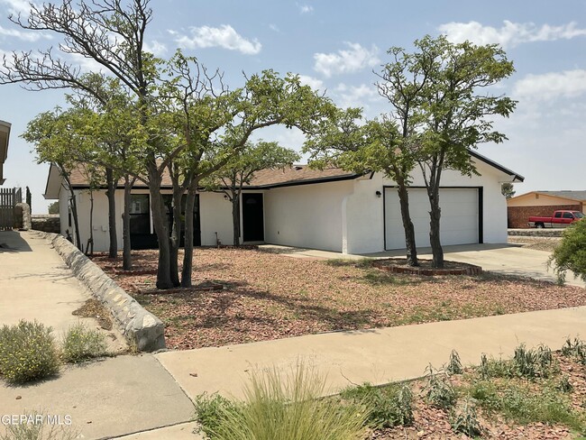 Building Photo - 335 Flynn Dr