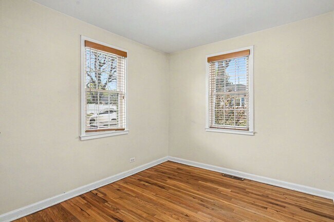 Building Photo - Charming Montclair Patio Home | 2 Bed | Private Yard