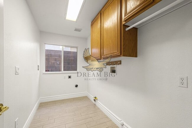 Building Photo - 9513 Cloudcroft Ave