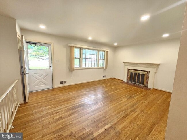 Building Photo - 5683 Ravenel Ln