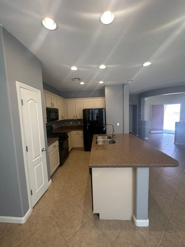 Building Photo - 7561 Morisset Ave
