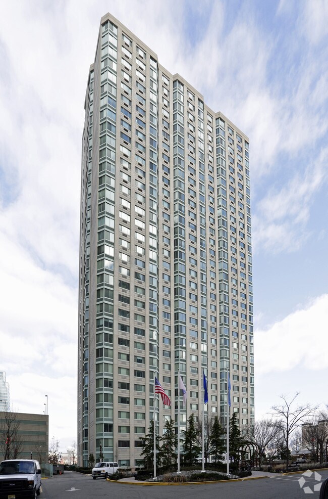 Primary Photo - East Hampton