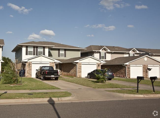 Primary Photo - Capitol Square Villas