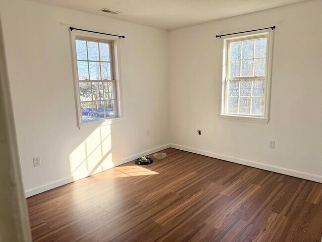 Building Photo - 136 Eastford Rd