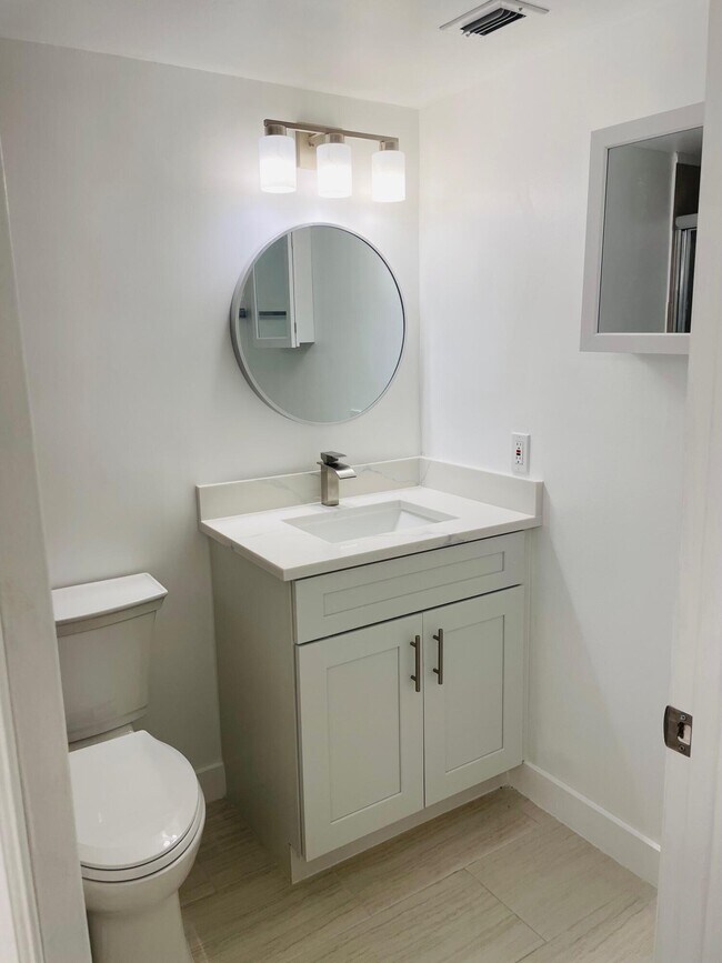 Building Photo - 3561 Pine Needle Dr