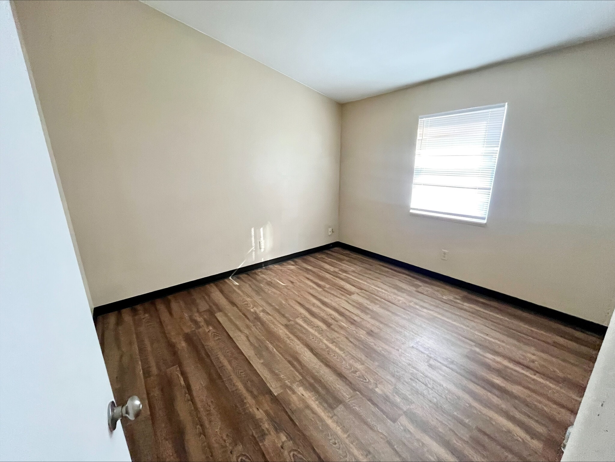 Building Photo - 467 Julien Ave