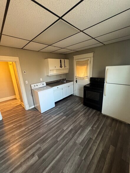 Kitchen Photo 1 - 150 Linden St