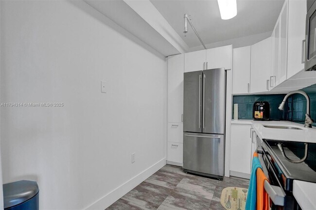 Building Photo - 20515 E Country Club Dr