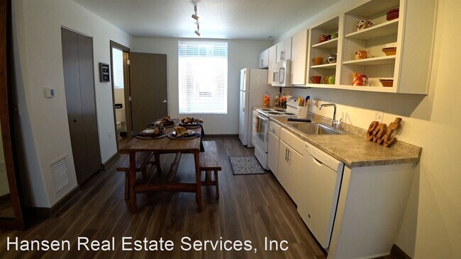 Building Photo - 708 SE 6th St