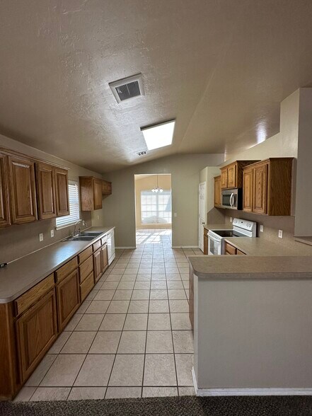 Building Photo - 809 Beechwood Way