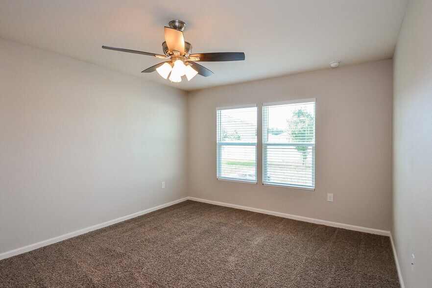 Building Photo - 6780 Sandle Dr