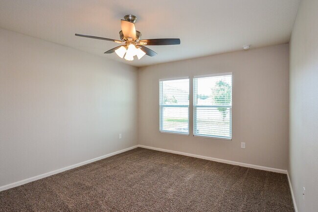 Building Photo - 6780 Sandle Dr