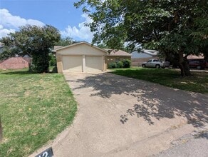 Building Photo - 1112 Dennis Dr