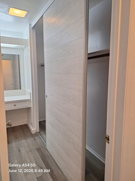 Building Photo - 609 De La Vina St
