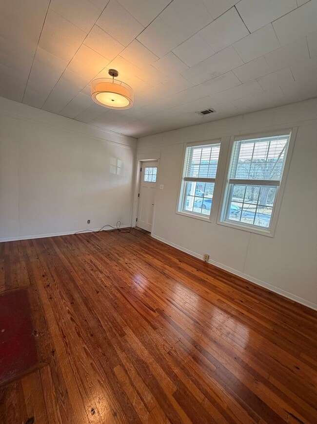 Building Photo - 3/1 House in Celanese $1,495