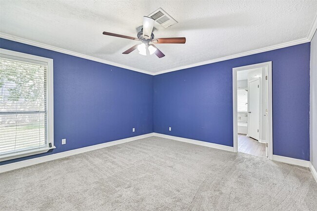 Building Photo - 1115 W Castlewood Ave