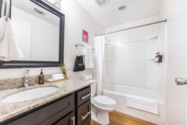 Building Photo - 401 Cherry St