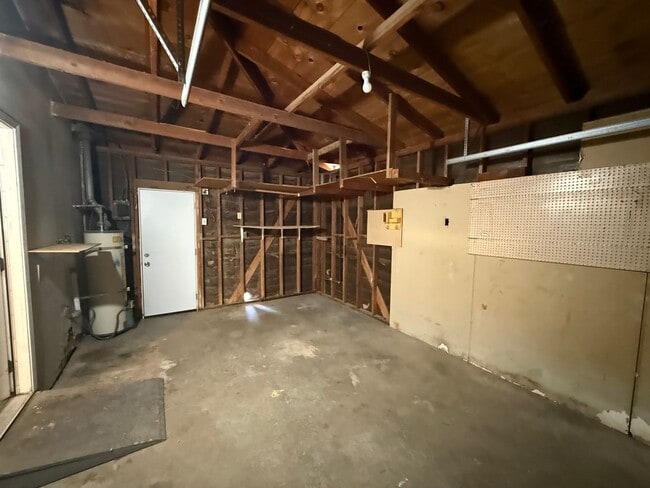 Building Photo - 507 Tyler St