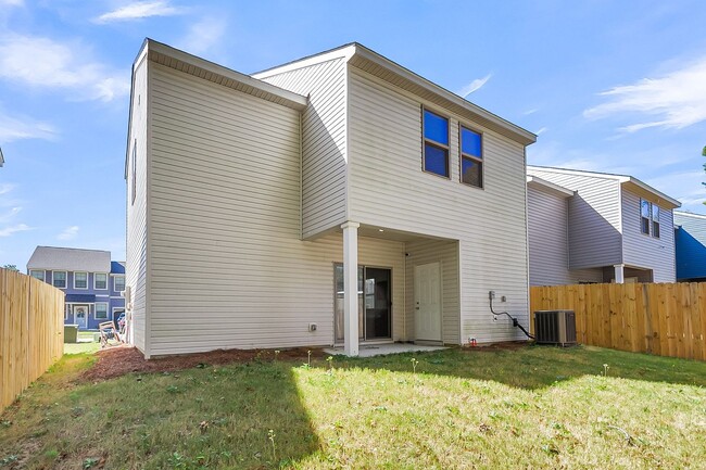 Building Photo - Spacious Summerville Home