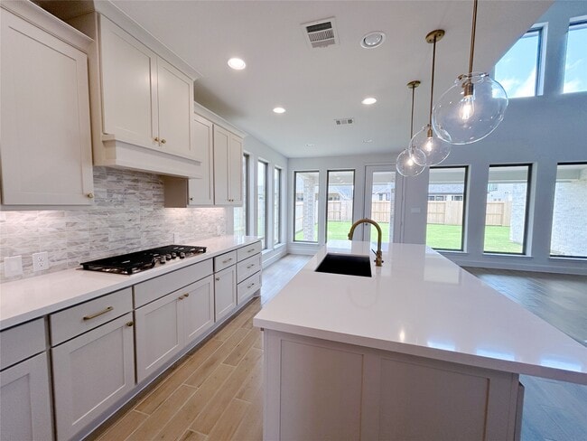 Building Photo - 5406 Holly Holw Ln