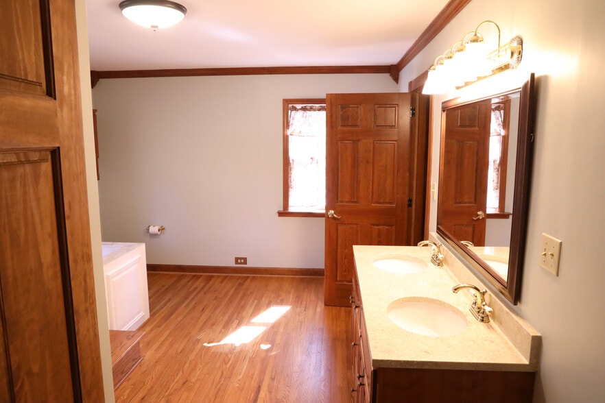 Building Photo - Room in Single Family Home on Mineral Springs Rd