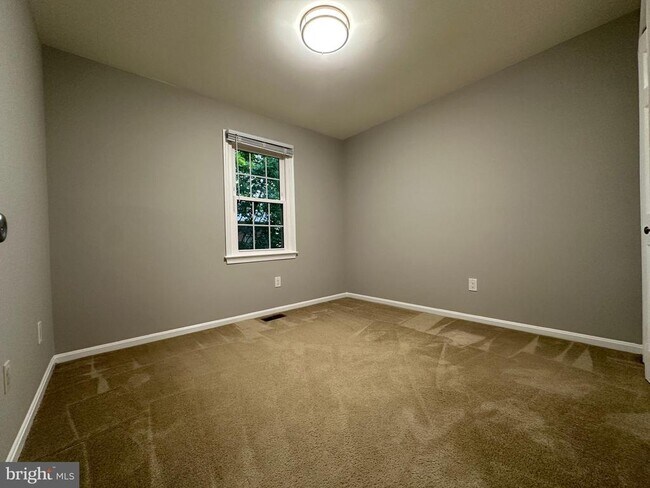 Building Photo - 10152 Village Knolls Ct